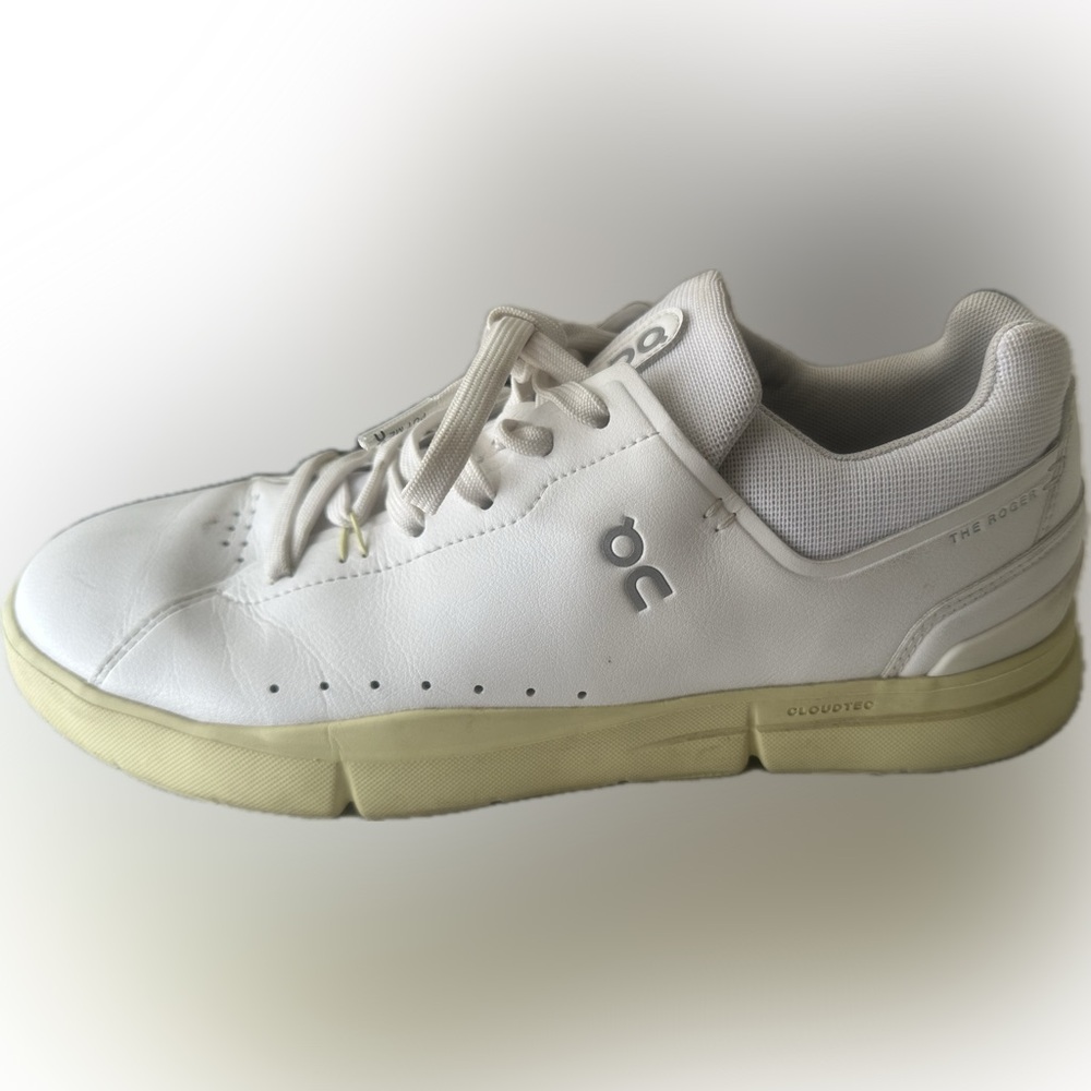 On ROGER Shoe Women’s Size 11